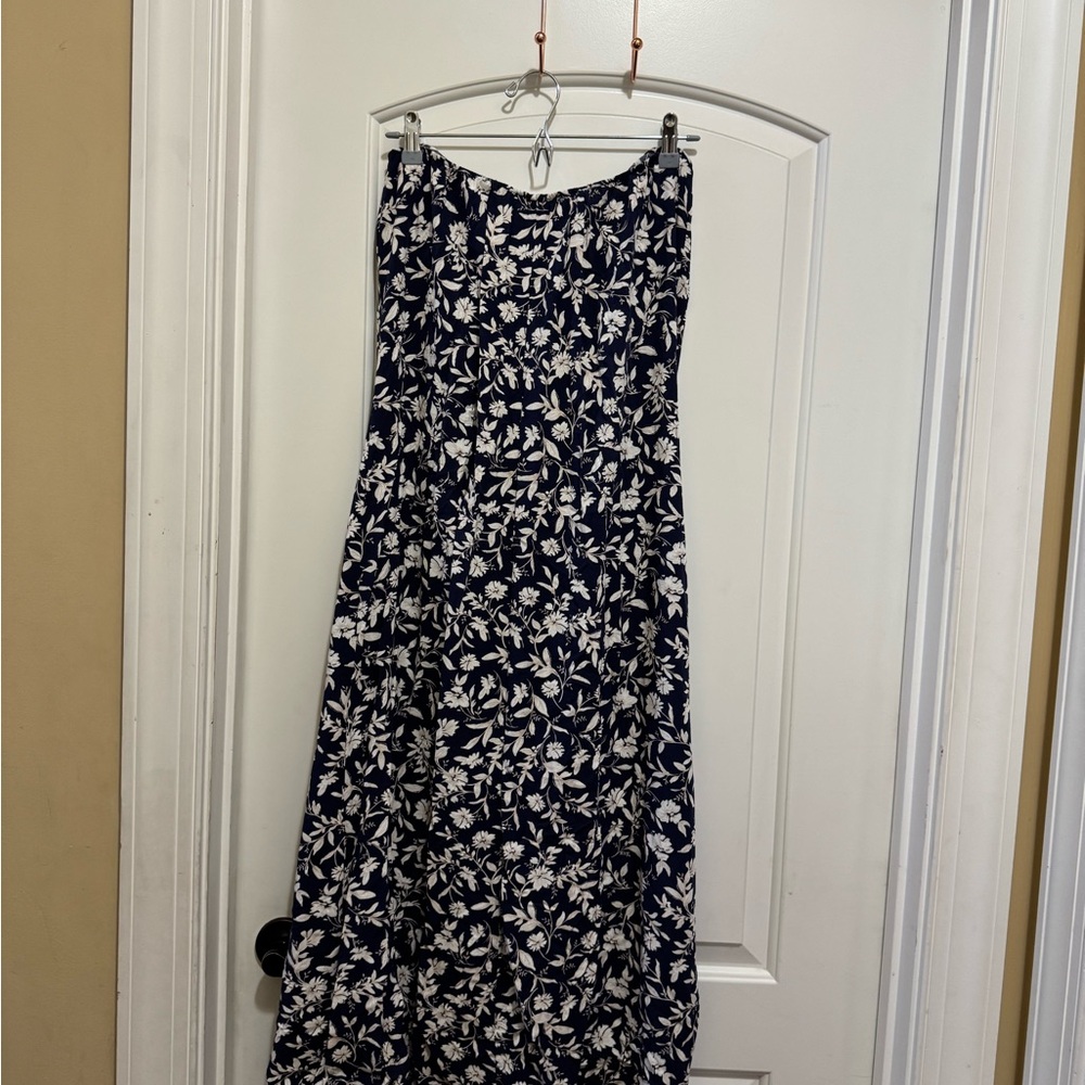 Old Navy Black and White Sleeveless Maxi Dress - Picture 4 of 5